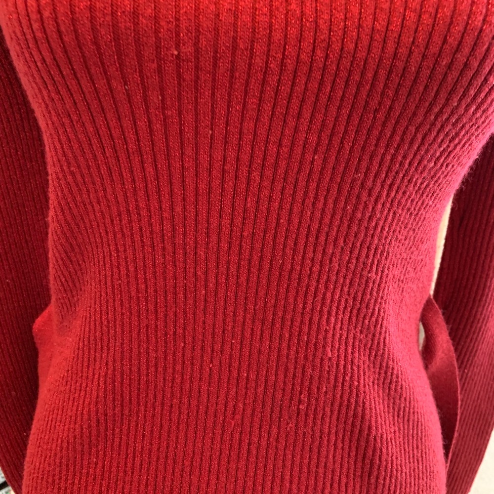 Red sweater - Picture 4 of 4